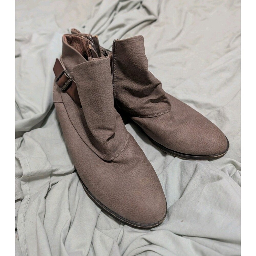 Blowfish Malibu Ankle Boots 10 Taupe Brown Slouchy Buckle Booties BF8138